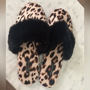 VICTORIAS SECRET SLIPPERS